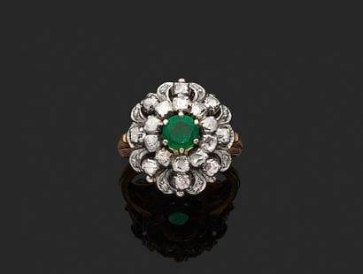 An 18K (750‰) yellow and white gold ring...