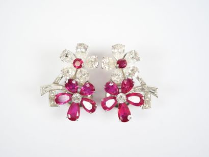 VAN CLEEF & ARPELS.
Pair of earrings in 18K...