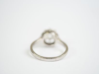 Platinum (850‰) solitaire ring set with a...