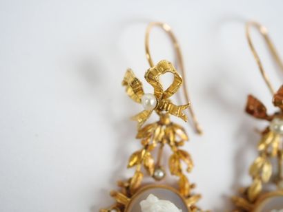 A two-tone 18K yellow gold (750‰) half-set...