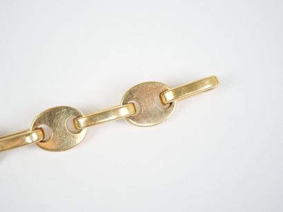 A striking 18K yellow gold (750‰) bracelet...