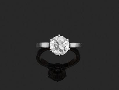 Platinum (850‰) solitaire ring featuring...