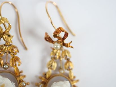 A two-tone 18K yellow gold (750‰) half-set...