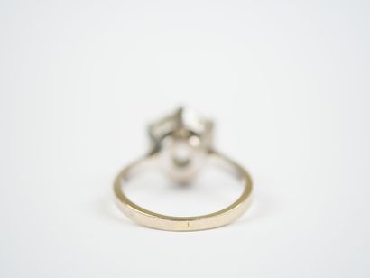 **18K white gold (750‰) solitaire ring set...