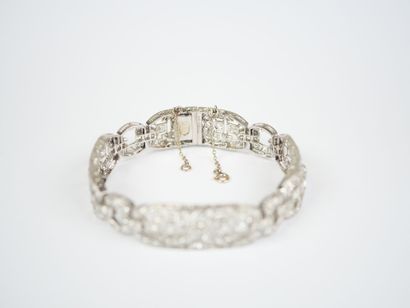18K white gold link bracelet (750‰) and platinum...