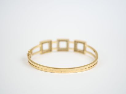 An 18K yellow gold (750‰) link bracelet featuring...