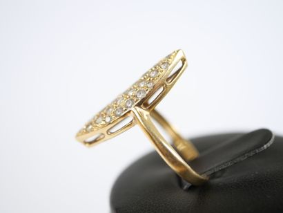 18K yellow gold (750‰) marquise ring set...