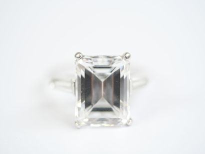 THE WHITE STAR.
Platinum ring (850‰) set...