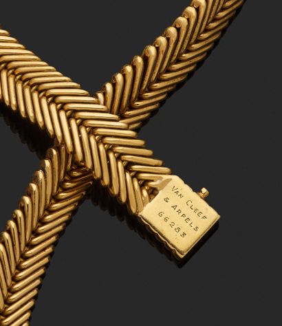 VAN CLEEF & ARPELS.
Flexible necklace in...