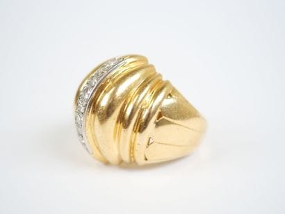 A large dome-shaped ring in 18K yellow gold...