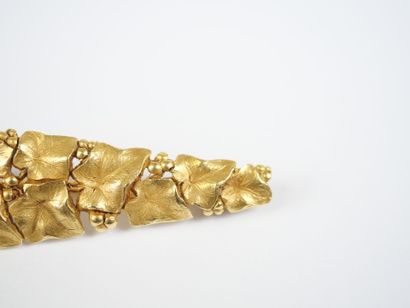 Large diamond-shaped brooch in 18K yellow...