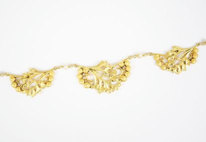 An 18K yellow gold (750‰) necklace with a...