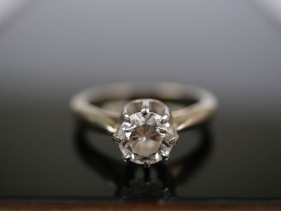 18K white gold (750‰) and platinum solitaire...