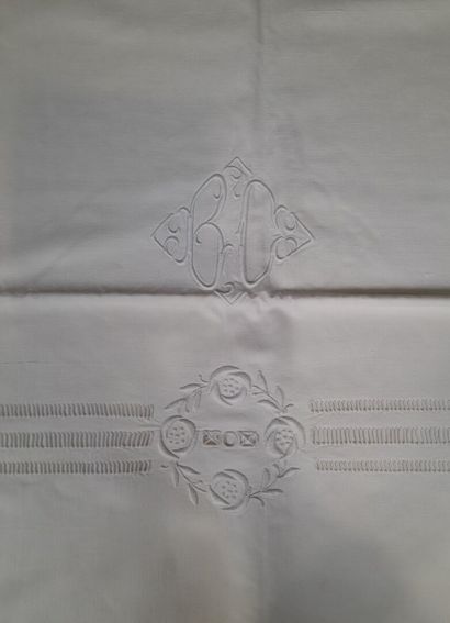 Lot comprenant : 
- Parure de lit en lin...