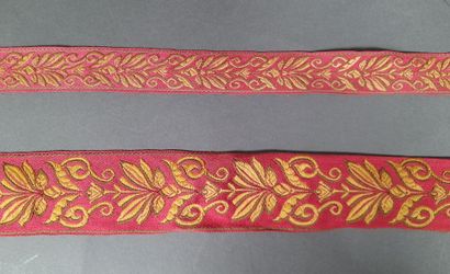 Important lot de passementerie en satin de...