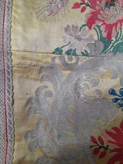 Panneau en lampas de soie et coton à décor...