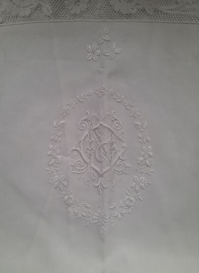 Parure de lit en coton blanc à décor de fleurs...