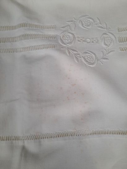 Lot comprenant : 
- Parure de lit en lin...