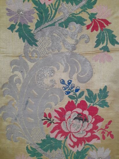 Panneau en lampas de soie et coton à décor...