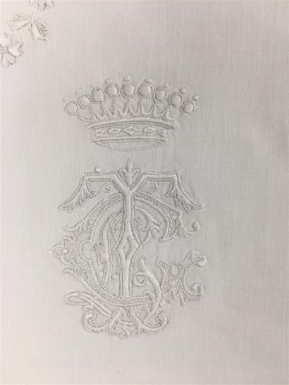 Taie d'oreiller d'enfant en coton blanc ornée...
