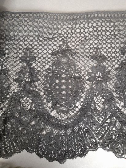 Lot de dentelles aux fuseaux noires type...