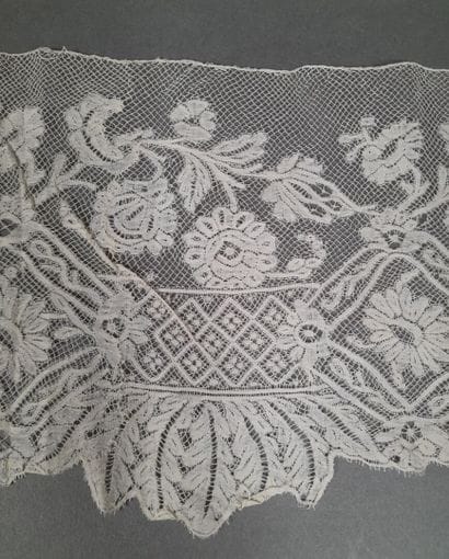 Dentelle de Valenciennes blanche aux fuseaux...