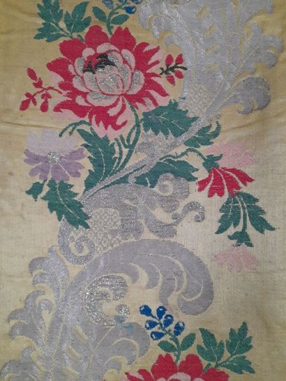 Panneau en lampas de soie et coton à décor...