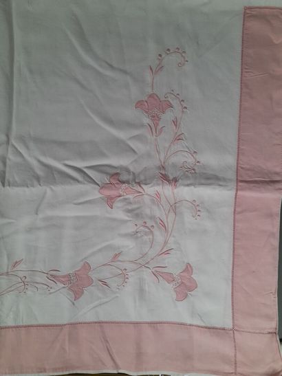 Lot comprenant : 
- Parure de lit en lin...