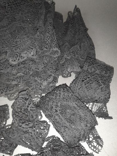 Lot de dentelles aux fuseaux noires type...