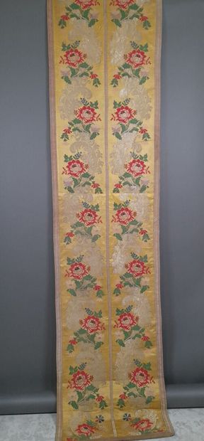 Panneau en lampas de soie et coton à décor...