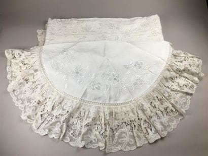 Parure de lit en coton blanc ornée de jours,...