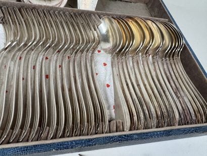 Partie de ménagère en métal argenté, modèle...