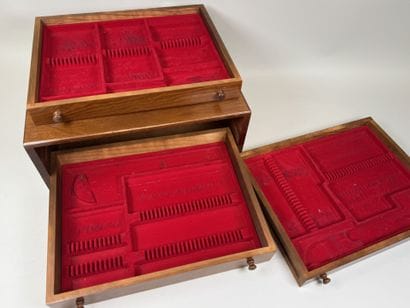 Écrin de ménagère en bois ouvrant par trois...