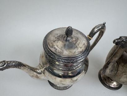 Trois pièces de forme en argent 800/1000,...