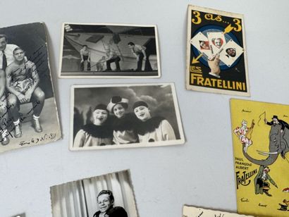 Lot de cartes et photos dont signatures de...