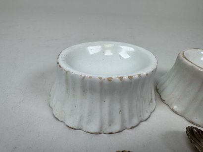 Paire de salerons en céramique blanche.
3,5...