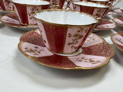 LIMOGES.
Partie de service à thé en porcelaine...