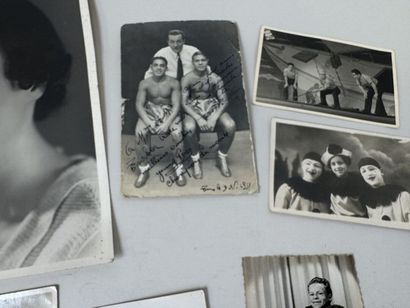 Lot de cartes et photos dont signatures de...