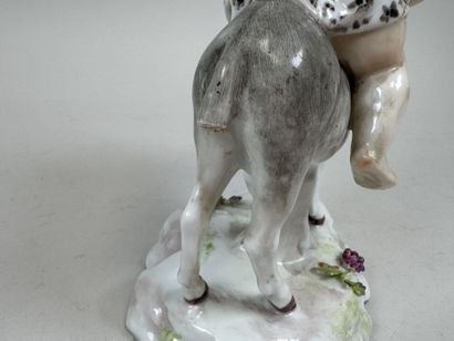 MEISSEN.
Sujet en porcelaine polychrome et...