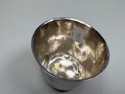 Timbale curon en argent 950/1000, le buvant...