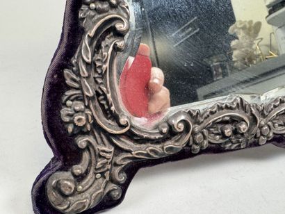Miroir de table probablement en argent repoussé...