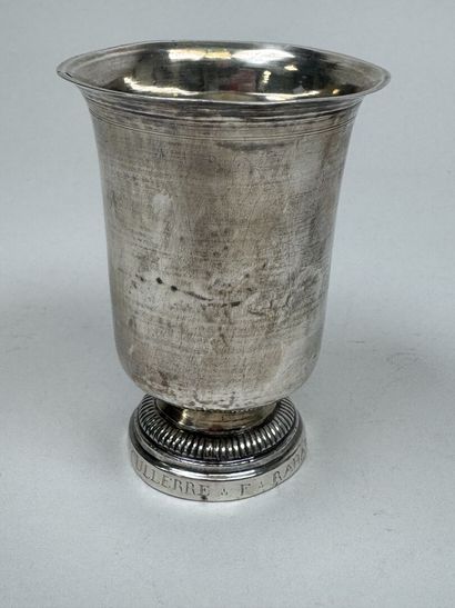 Timbale sur piédouche en argent 950/1000,...