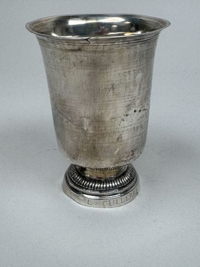 Timbale sur piédouche en argent 950/1000,...