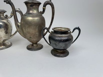 Trois pièces de forme en argent 800/1000,...