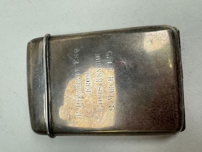 Étui à cigarettes et allumettes en argent...