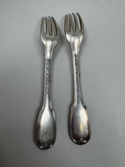 Deux fourchettes de table en argent 950/1000,...