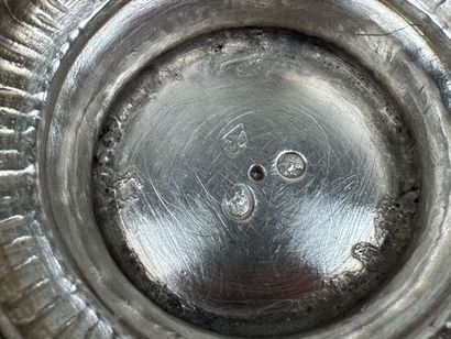 Timbale sur piédouche en argent 950/1000,...