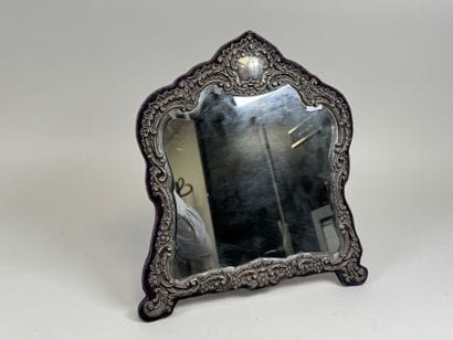 Miroir de table probablement en argent repoussé...