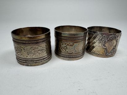 Trois ronds de serviette en argent 950/1000,...