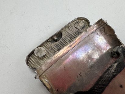 Étui à cigarettes et allumettes en argent...